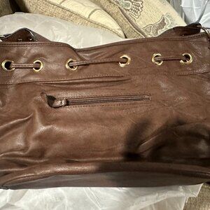 SCARLETON LARGE LEATHER HANDBAG IN COFFEE
